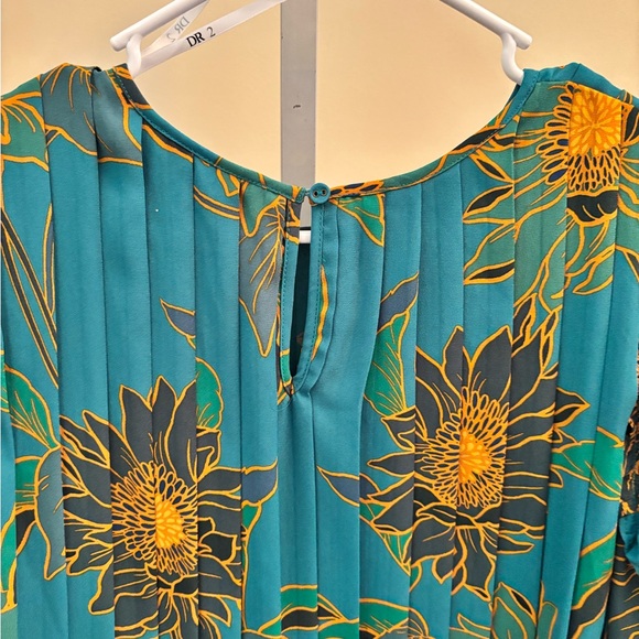 DR2 Teal Floral Blouse - Picture 3 of 4
